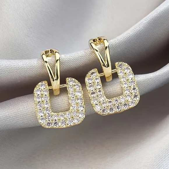 NEW Elegant Square Gold 18k Diamond Evening Hollow Geometrical Earrings - Picture 5 of 7